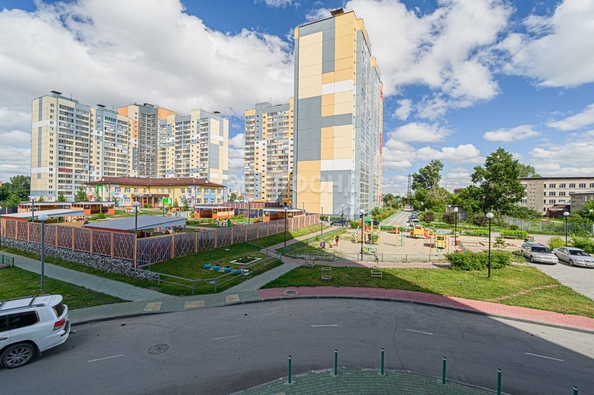 
   Продам 2-комнатную, 55.6 м², Междуреченская ул, 3

. Фото 17.