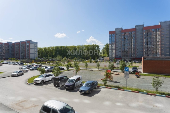 
   Продам 2-комнатную, 52.2 м², Петухова ул, 156

. Фото 2.