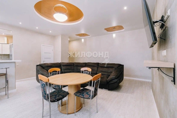 
   Продам 3-комнатную, 80.1 м², 7-й микрорайон, 18

. Фото 9.