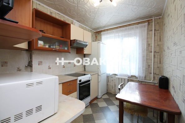 
   Продам 3-комнатную, 59.9 м², Петухова ул, 146

. Фото 9.