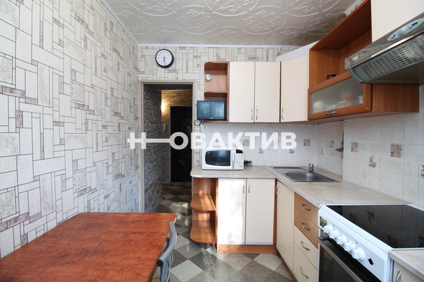 
   Продам 3-комнатную, 59.9 м², Петухова ул, 146

. Фото 10.