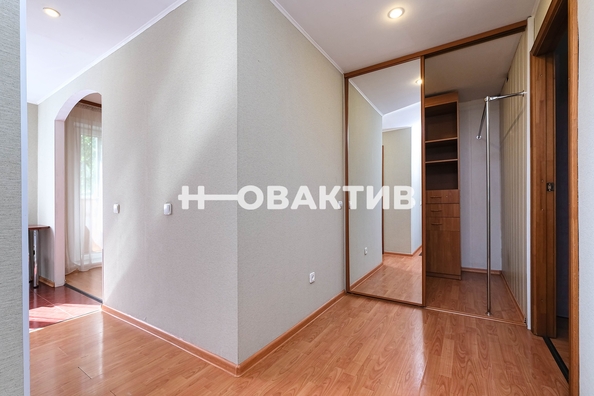 
   Продам 2-комнатную, 44 м², Красный пр-кт, 81/1

. Фото 9.