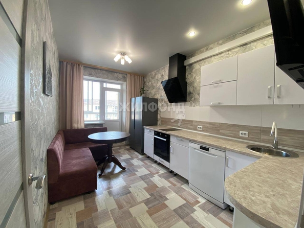 
   Продам 2-комнатную, 52.1 м², Романтиков ул, 14

. Фото 1.