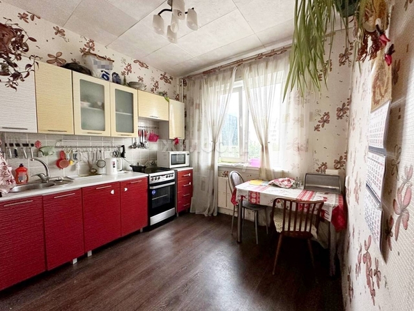 
   Продам 4-комнатную, 72.6 м², Троллейная ул, 148

. Фото 3.