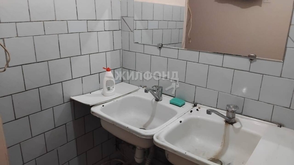 
   Продам секционку, 11.5 м², Каменская ул, 26

. Фото 6.