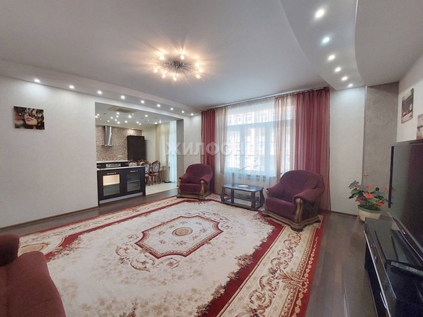 
   Продам 3-комнатную, 117.4 м², Щетинкина ул, 49

. Фото 1.