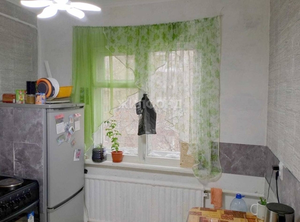 
   Продам 1-комнатную, 30.8 м², Петухова ул, 60

. Фото 2.