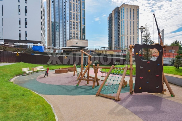 
   Продам 3-комнатную, 71.3 м², Сухарная ул, 109

. Фото 50.