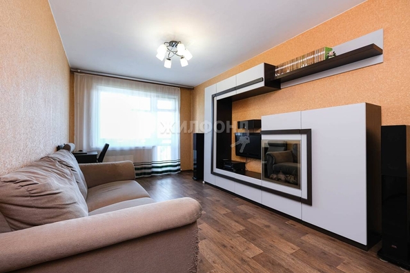 
   Продам 3-комнатную, 62.5 м², Ленинградская ул, 182

. Фото 2.