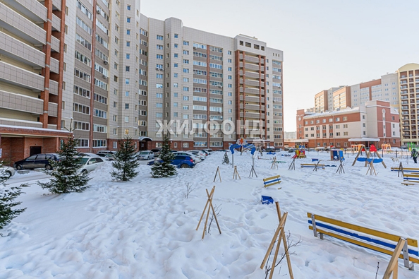 
   Продам 3-комнатную, 104.7 м², 2-й (4 мкр.) кв-л, 233

. Фото 6.