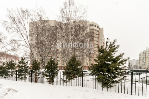 
   Продам 3-комнатную, 104.7 м², 2-й (4 мкр.) кв-л, 233

. Фото 8.