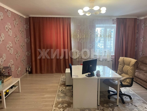 
   Продам 3-комнатную, 104.7 м², 2-й (4 мкр.) кв-л, 233

. Фото 5.