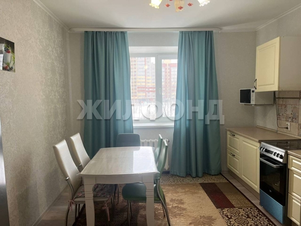 
   Продам 3-комнатную, 104.7 м², 2-й (4 мкр.) кв-л, 233

. Фото 11.