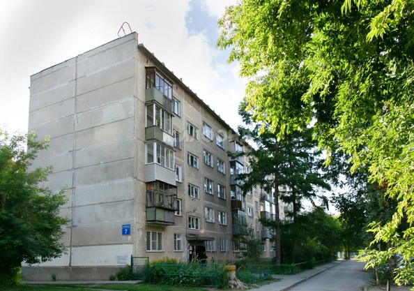 
   Продам 2-комнатную, 43.9 м², Танкистов ул, 7

. Фото 3.