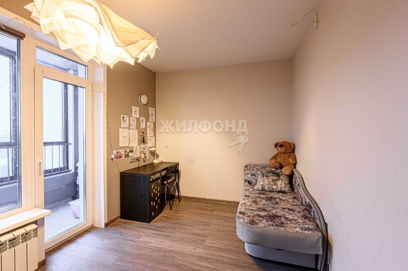 
   Продам 3-комнатную, 68.4 м², Сухарная ул, 109

. Фото 11.