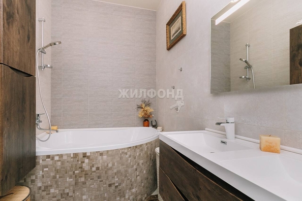 
   Продам 3-комнатную, 73.4 м², 7-й микрорайон, 37

. Фото 18.