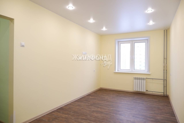 
   Продам 1-комнатную, 40.5 м², Александра Чистякова ул, 2/1

. Фото 2.