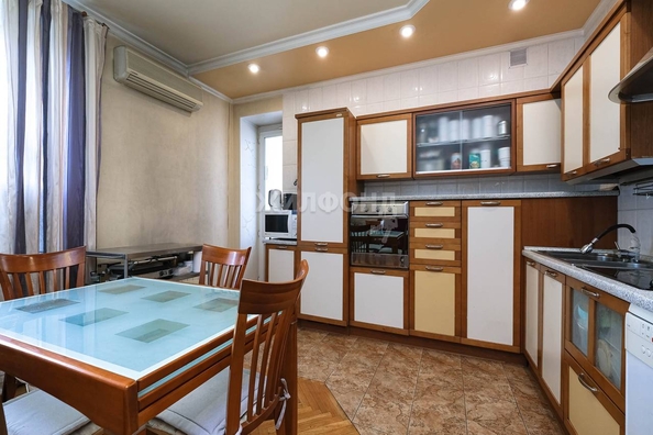 
   Продам 3-комнатную, 121.4 м², Державина ул, 11

. Фото 15.