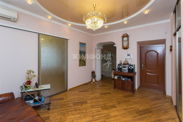 
   Продам 3-комнатную, 101 м², Вокзальная магистраль ул, 10

. Фото 4.