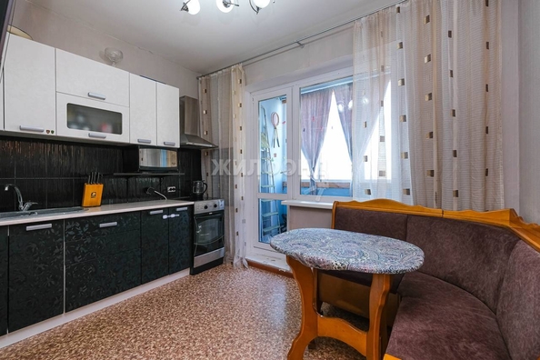 
   Продам 1-комнатную, 32.7 м², Сибиряков-Гвардейцев ул, 82

. Фото 1.