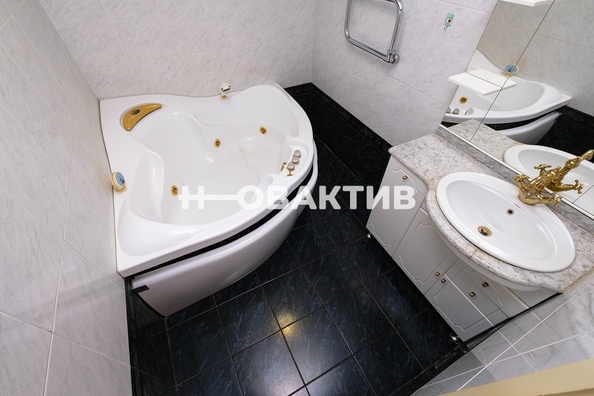 
   Продам 4-комнатную, 154 м², Горский мкр, 42

. Фото 15.