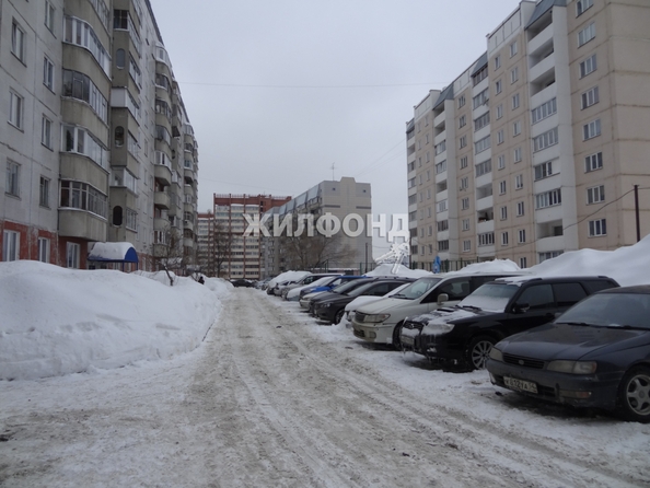 
   Продам 3-комнатную, 62 м², Есенина ул, 8/1

. Фото 18.