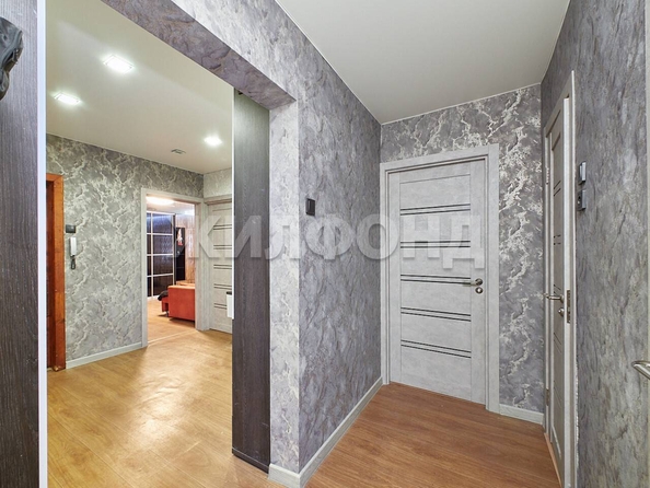 
   Продам 3-комнатную, 62 м², Есенина ул, 8/1

. Фото 3.
