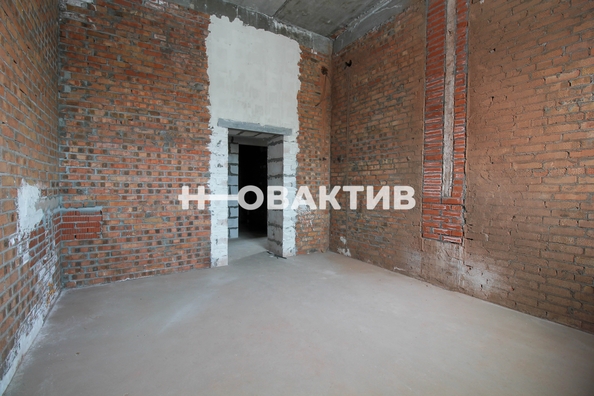 
   Продам 3-комнатную, 77.8 м², Молодежи б-р, 15

. Фото 17.