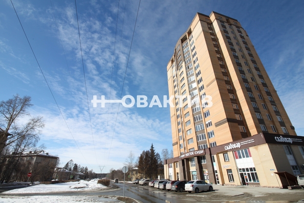 
   Продам 3-комнатную, 77.8 м², Молодежи б-р, 15

. Фото 31.