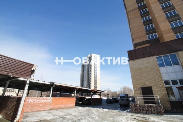 
   Продам 1-комнатную, 47.4 м², Молодежи б-р, 15

. Фото 25.