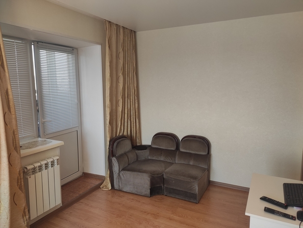 
   Продам 1-комнатную, 37 м², Ключ-Камышенское Плато ул, 18/1

. Фото 8.