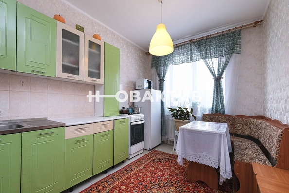 
   Продам 1-комнатную, 38 м², Ключ-Камышенское Плато ул, 20

. Фото 1.