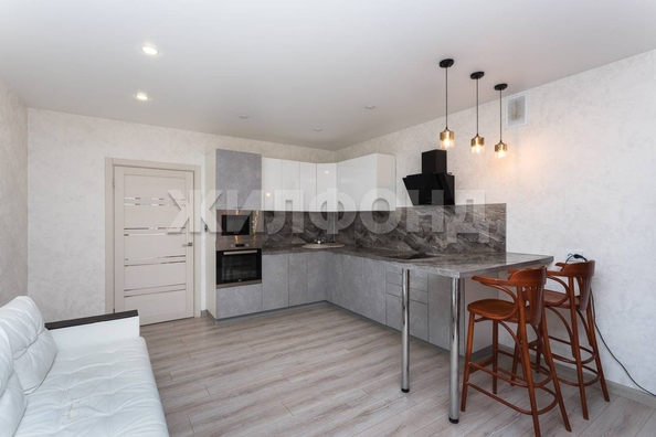 
   Продам 3-комнатную, 82.2 м², 2-й (4 мкр.) кв-л, 230

. Фото 6.