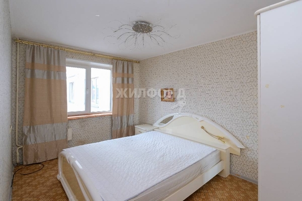 
   Продам 3-комнатную, 65.3 м², Есенина ул, 8/1

. Фото 2.