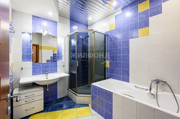 
   Продам 3-комнатную, 110.7 м², Галущака ул, 1

. Фото 27.