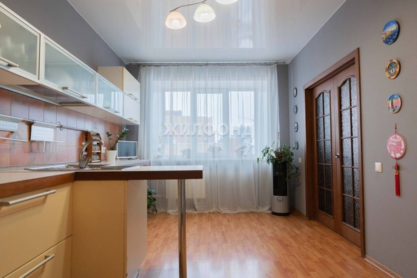 
   Продам 4-комнатную, 112.4 м², Медкадры ул, 7

. Фото 4.