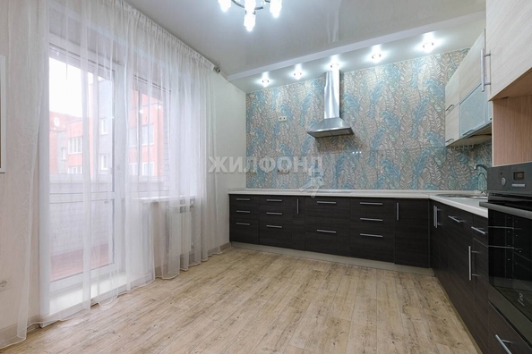 
   Продам 4-комнатную, 144.9 м², Вертковская ул, 42

. Фото 2.