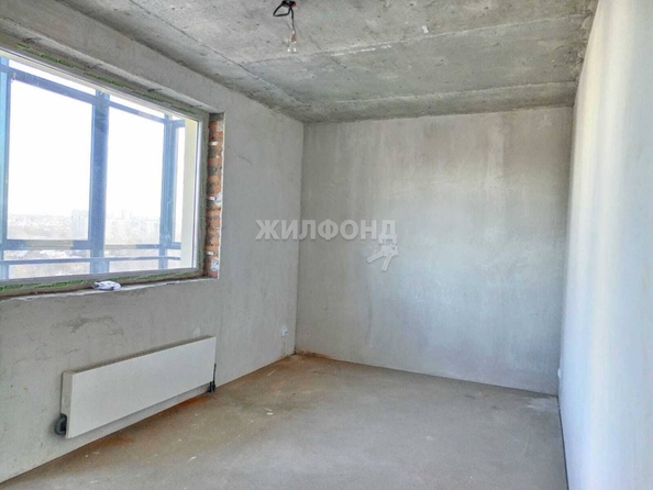 
   Продам 2-комнатную, 58.84 м², Есенина ул, 12/1

. Фото 2.