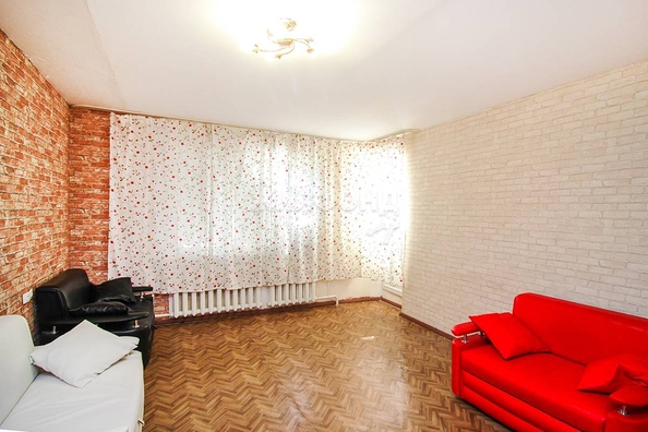 
   Продам 2-комнатную, 83.2 м², Кирова ул, 46

. Фото 5.