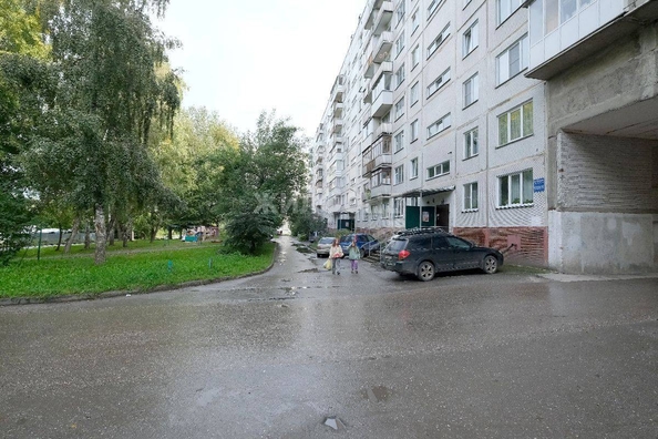 
   Продам 3-комнатную, 59.6 м², Петухова ул, 122/1

. Фото 27.