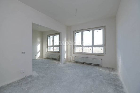 
   Продам 3-комнатную, 45.1 м², Ясный Берег ул, 33

. Фото 1.