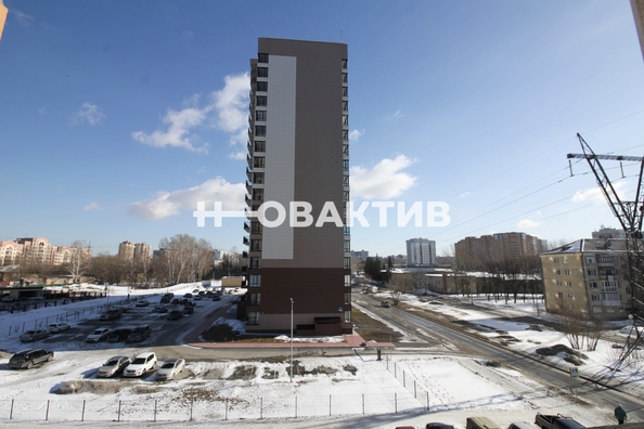 
   Продам 1-комнатную, 41.5 м², Молодежи б-р, 15

. Фото 16.