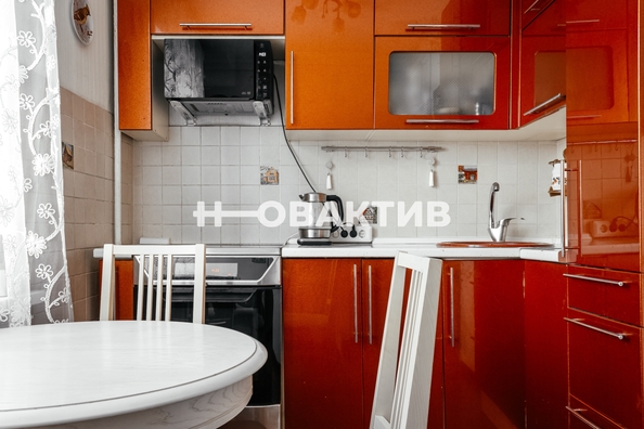 
   Продам 4-комнатную, 68.3 м², Героев Революции ул, 30/1

. Фото 12.