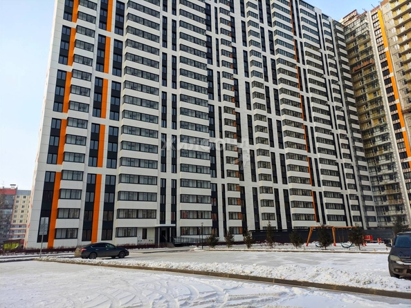 
   Продам 2-комнатную, 55.8 м², Петухова ул, 162

. Фото 16.