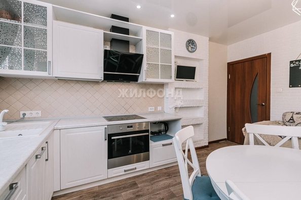 
   Продам 3-комнатную, 76.9 м², 2-й (4 мкр.) кв-л, 204/2

. Фото 2.