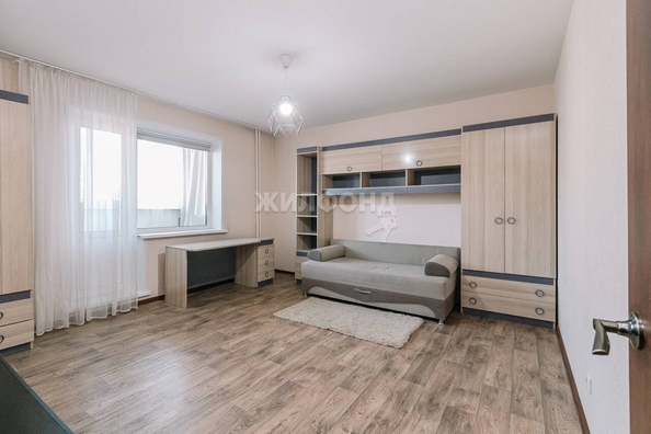 
   Продам 3-комнатную, 76.9 м², 2-й (4 мкр.) кв-л, 204/2

. Фото 4.