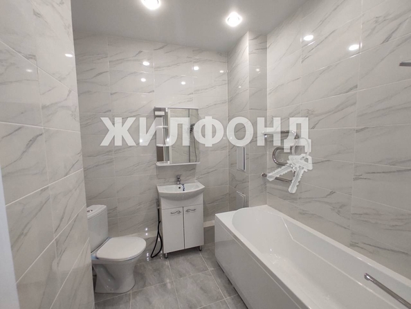 
   Продам 2-комнатную, 43 м², Октябрьская ул, 3

. Фото 8.