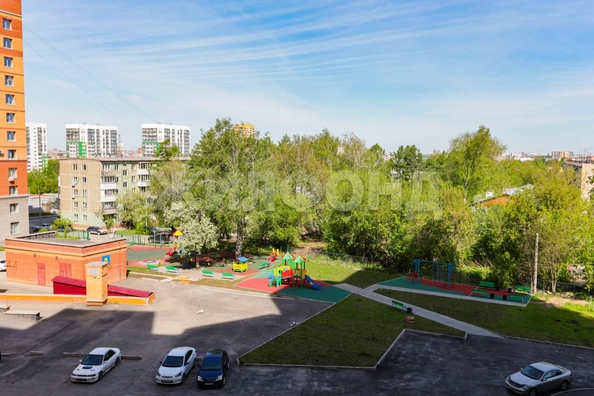 
  Продается 3-комн. квартира, 67.3 м², Есенина ул, д. 67
. Фото 2.