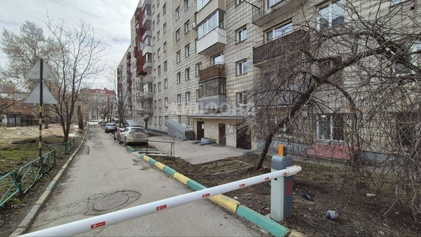 
   Продам 2-комнатную, 42.8 м², Революции ул, 6

. Фото 12.