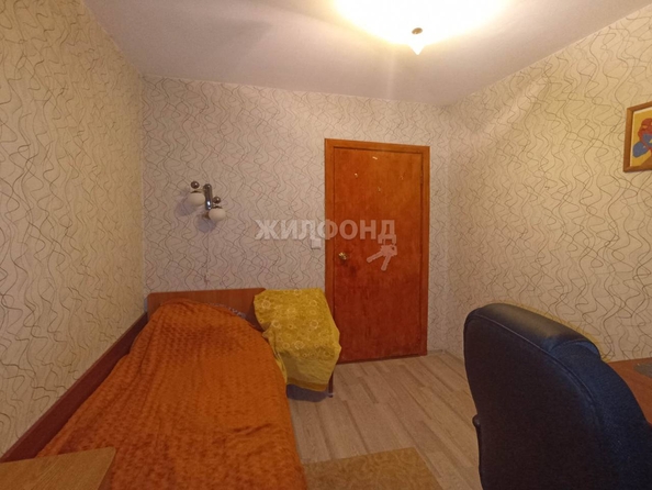 
   Продам 3-комнатную, 48 м², Петухова ул, 108

. Фото 5.